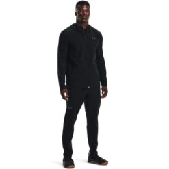 Under Armour Men's Woven Perforated Windbreaker Black / Pitch Gray -Outdoor Clothing Store s7.v5 1370499 001 fsf 1